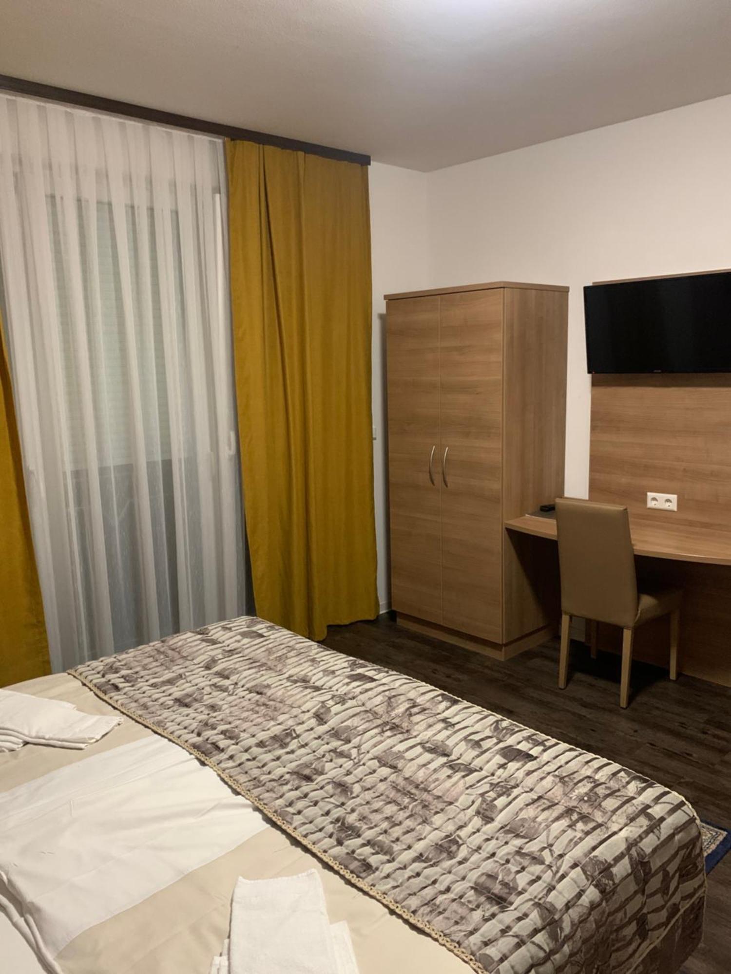 Hotel Pizzeria Da Beni Kochersteinsfeld Экстерьер фото