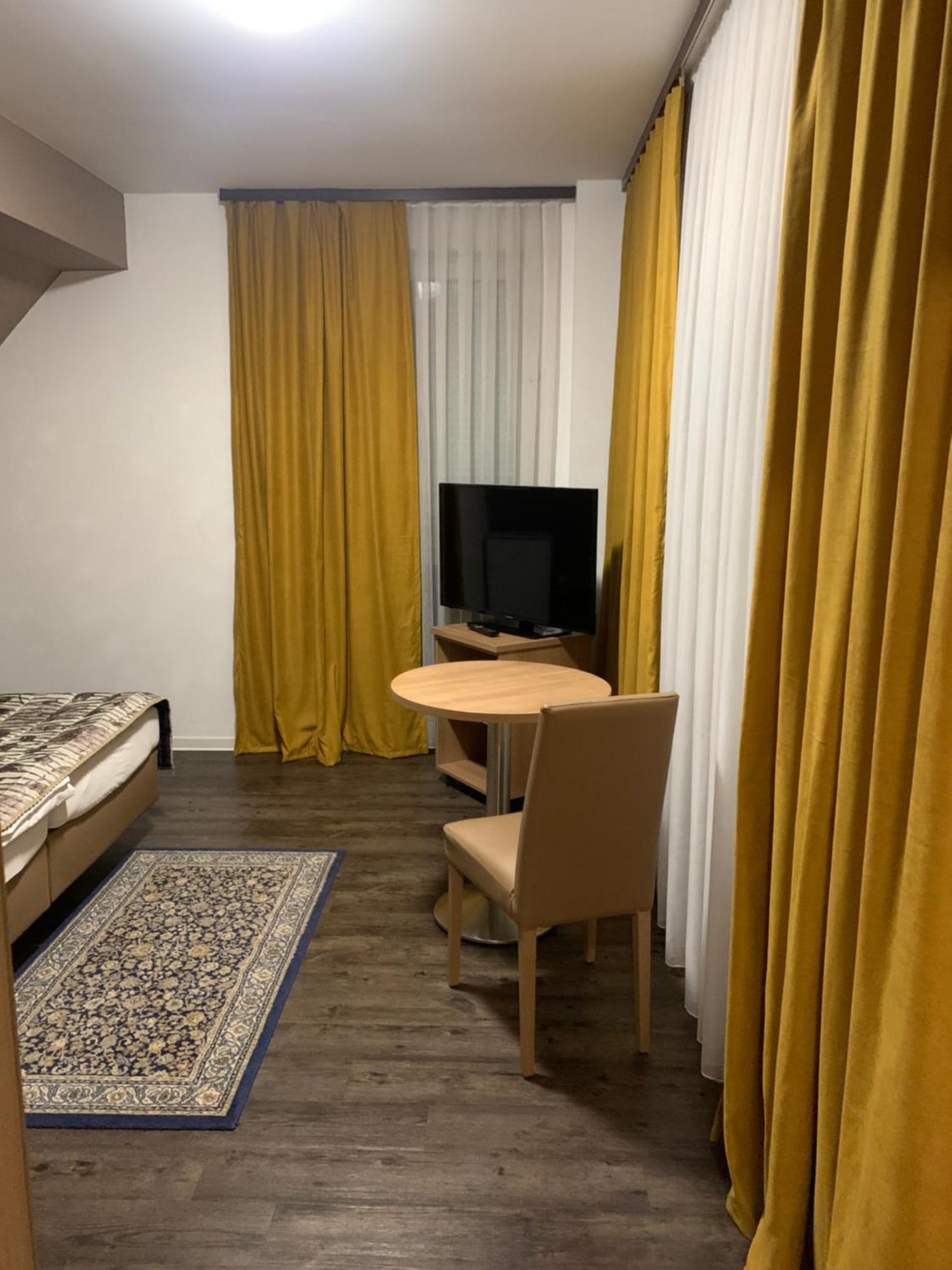 Hotel Pizzeria Da Beni Kochersteinsfeld Экстерьер фото