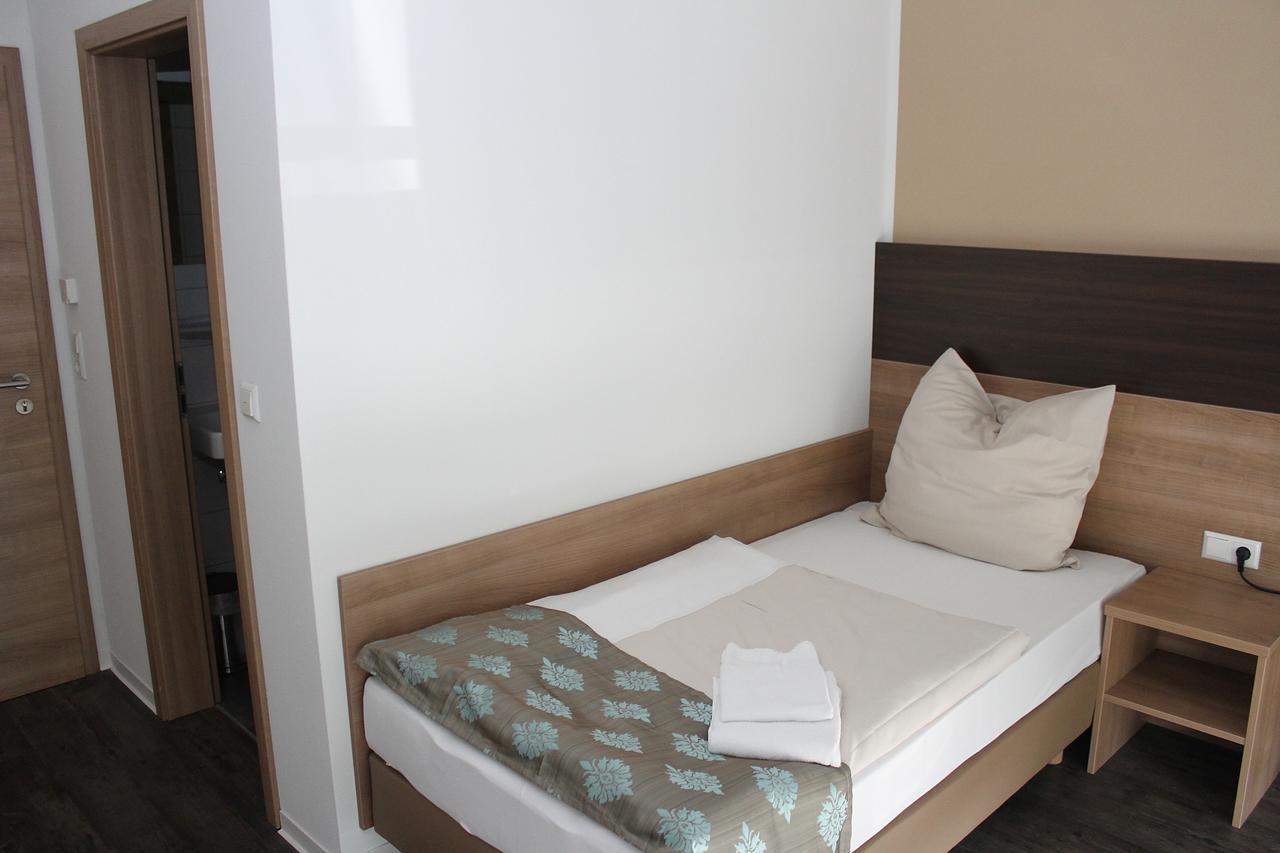 Hotel Pizzeria Da Beni Kochersteinsfeld Экстерьер фото